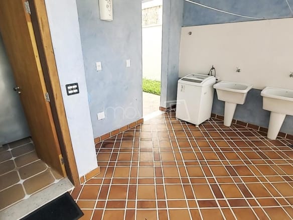 Casa à Venda em Ubatuba no Condomínio Recanto da Lagoinha com 5 Suítes e 500m²