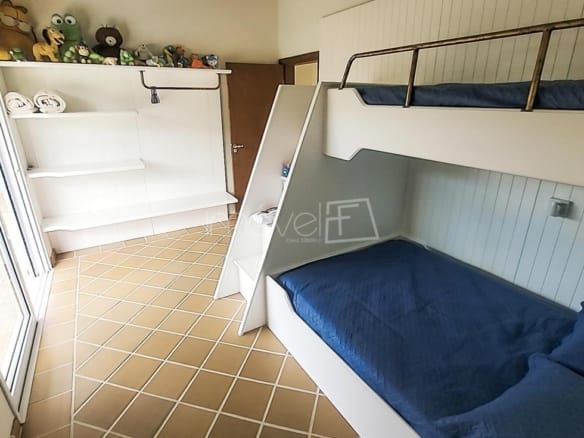 Casa à Venda em Ubatuba no Condomínio Recanto da Lagoinha com 5 Suítes e 500m²