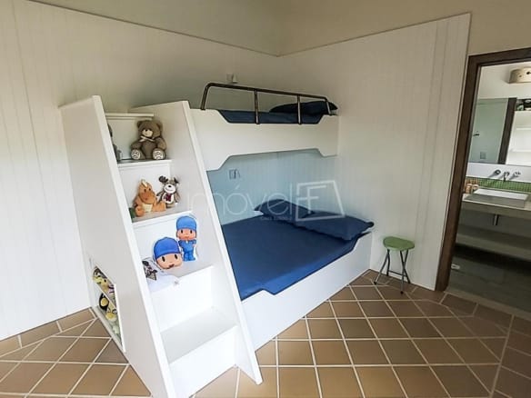Casa à Venda em Ubatuba no Condomínio Recanto da Lagoinha com 5 Suítes e 500m²
