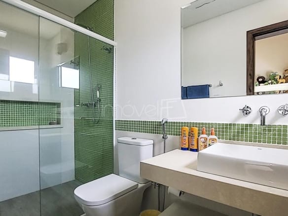 Casa à Venda em Ubatuba no Condomínio Recanto da Lagoinha com 5 Suítes e 500m²
