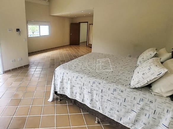 Casa à Venda em Ubatuba no Condomínio Recanto da Lagoinha com 5 Suítes e 500m²