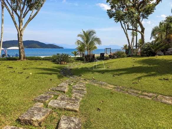 Flat no Condomínio Costa Verde Tabatinga, Setor D1 com 1 quarto, na Praia da Tabatinga com 100m²
