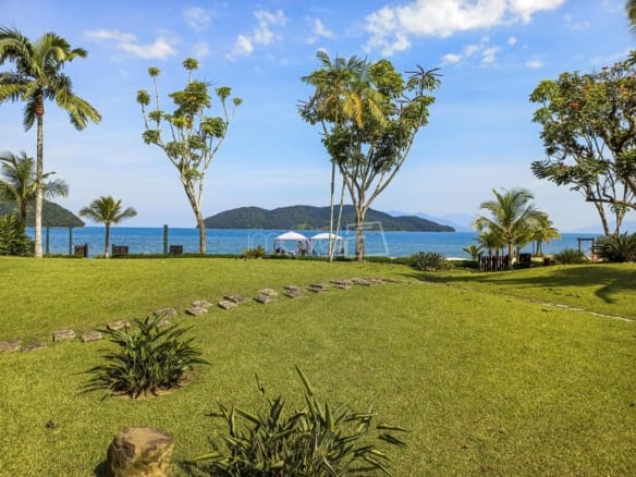 Flat no Condomínio Costa Verde Tabatinga, Setor D1 com 1 quarto, na Praia da Tabatinga com 100m²