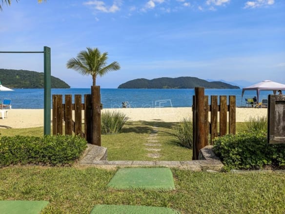 Flat no Condomínio Costa Verde Tabatinga, Setor D1 com 1 quarto, na Praia da Tabatinga com 100m²
