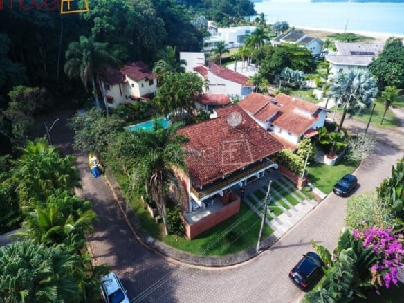 Casa de Condomínio para Venda com 4 quartos, em COCANHA com 300m²