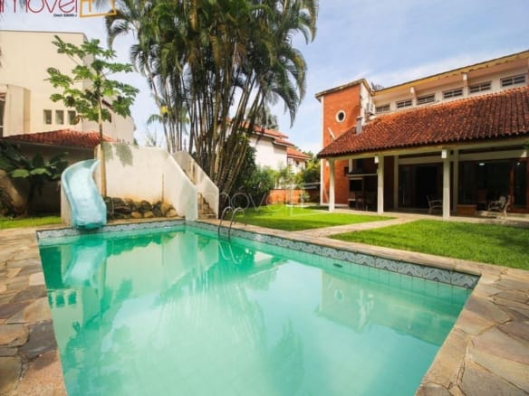 Casa de Condomínio para Venda com 4 quartos, em COCANHA com 300m²