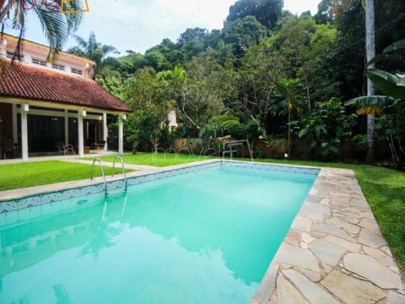 Casa de Condomínio para Venda com 4 quartos, em COCANHA com 300m²