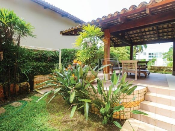 Casa de Condomínio para Venda com 4 quartos, em Cocanha, com 339,62m²