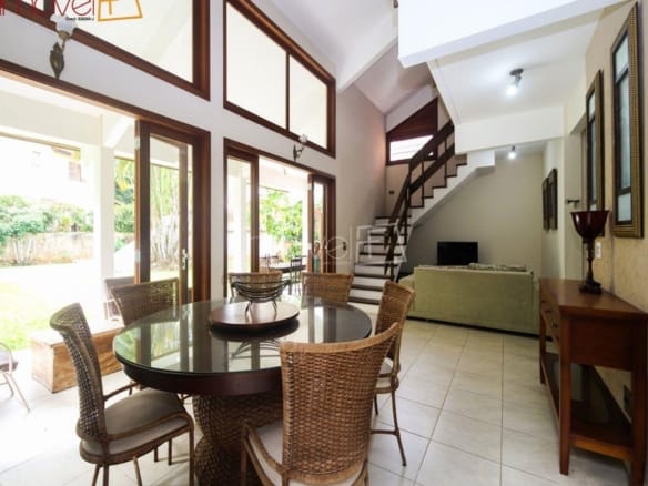 Casa de Condomínio para Venda com 4 quartos, em COCANHA com 300m²