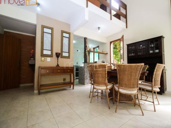 Casa de Condomínio para Venda com 4 quartos, em COCANHA com 300m²