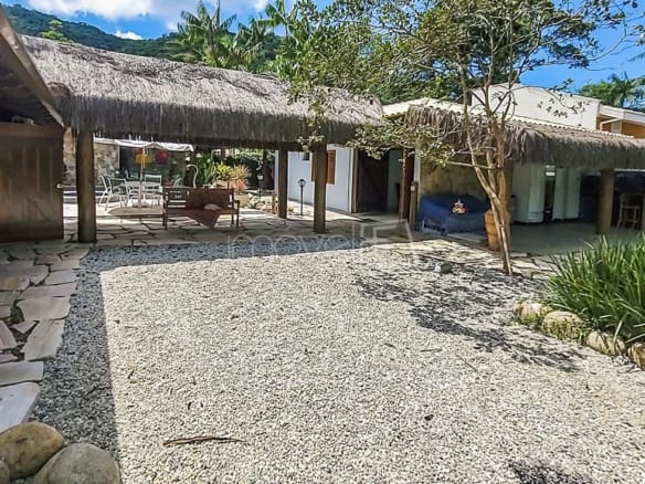 Casa à venda em Ubatuba no Condomínio Salga Lagoinha com 9 quartos e 603,45m²