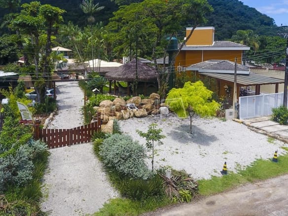 Casa à venda em Ubatuba no Condomínio Salga Lagoinha com 9 quartos e 603,45m²