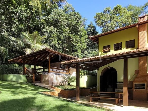 Casa à Venda em Ubatuba no Condomínio Recanto da Lagoinha  com 3 quartos e 292m²