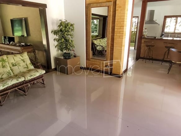 Casa à Venda em Ubatuba no Condomínio Recanto da Lagoinha  com 3 quartos e 292m²