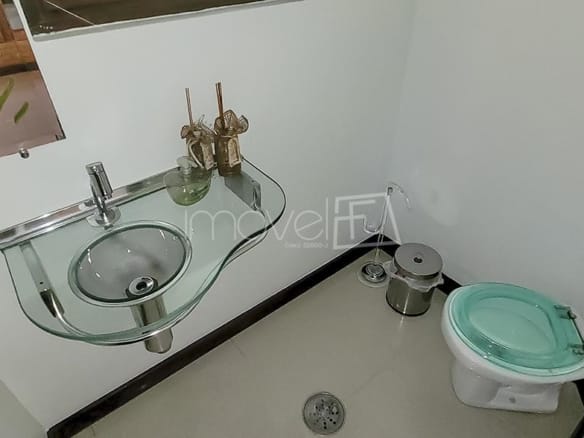 Casa à Venda em Ubatuba no Condomínio Recanto da Lagoinha  com 3 quartos e 292m²