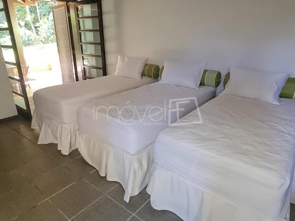 Casa à Venda em Ubatuba no Condomínio Recanto da Lagoinha  com 3 quartos e 292m²