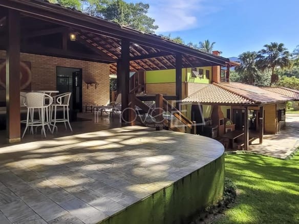 Casa à Venda em Ubatuba no Condomínio Recanto da Lagoinha  com 3 quartos e 292m²
