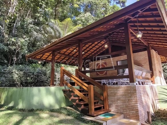 Casa à Venda em Ubatuba no Condomínio Recanto da Lagoinha  com 3 quartos e 292m²