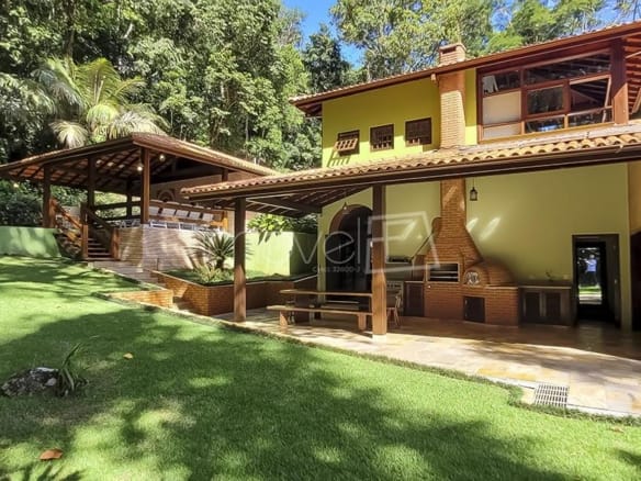 Casa à Venda em Ubatuba no Condomínio Recanto da Lagoinha  com 3 quartos e 292m²