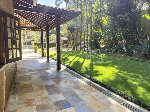 Casa à Venda em Ubatuba no Condomínio Recanto da Lagoinha  com 3 quartos e 292m²