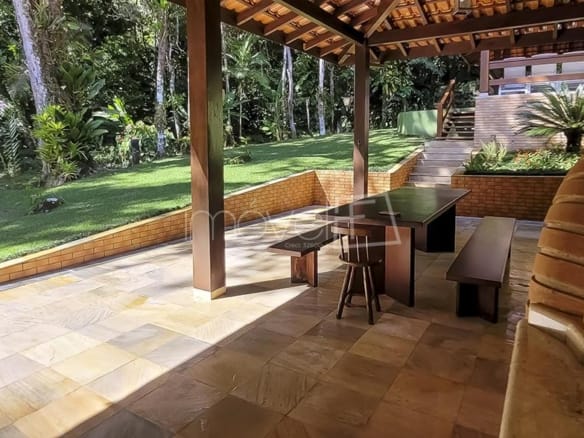 Casa à Venda em Ubatuba no Condomínio Recanto da Lagoinha  com 3 quartos e 292m²