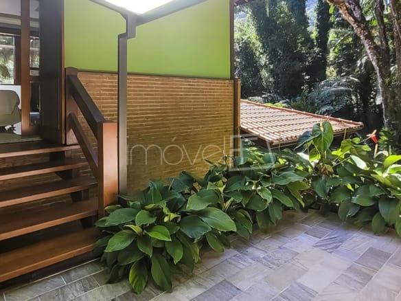 Casa à Venda em Ubatuba no Condomínio Recanto da Lagoinha  com 3 quartos e 292m²