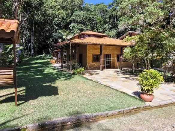 Casa à Venda em Ubatuba no Condomínio Recanto da Lagoinha  com 3 quartos e 292m²