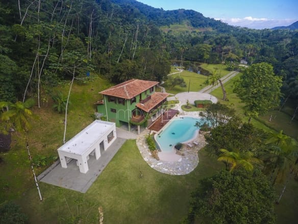 Casa para Venda com 3 quartos, em Ubatumirim com 350m²