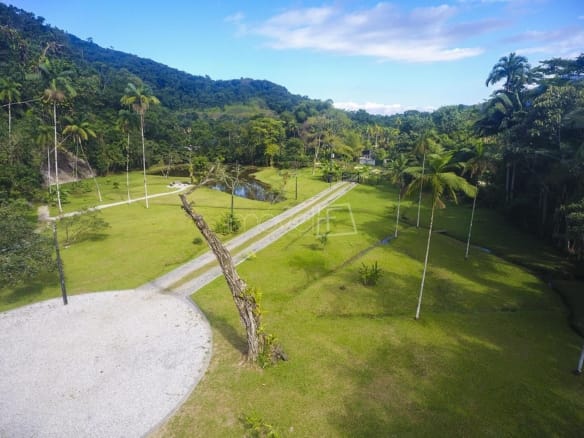 Casa para Venda com 3 quartos, em Ubatumirim com 350m²