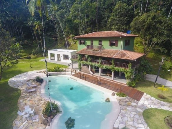 Casa para Venda com 3 quartos, em Ubatumirim com 350m²