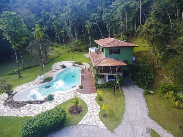 Casa para Venda com 3 quartos, em Ubatumirim com 350m²
