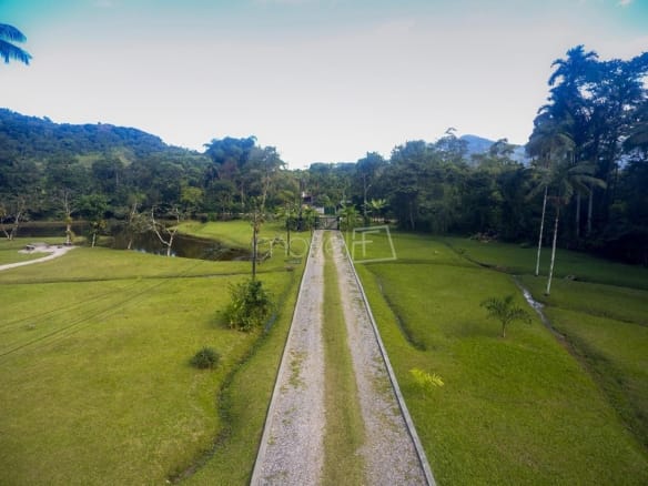 Casa para Venda com 3 quartos, em Ubatumirim com 350m²