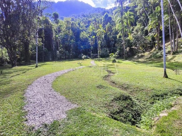 Casa para Venda com 3 quartos, em Ubatumirim com 350m²