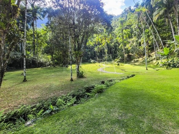 Casa para Venda com 3 quartos, em Ubatumirim com 350m²