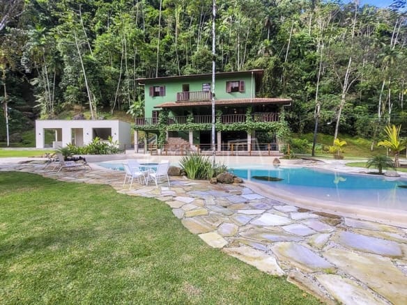 Casa para Venda com 3 quartos, em Ubatumirim com 350m²
