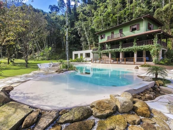 Casa para Venda com 3 quartos, em Ubatumirim com 350m²