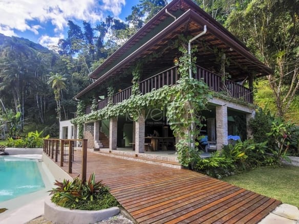 Casa para Venda com 3 quartos, em Ubatumirim com 350m²