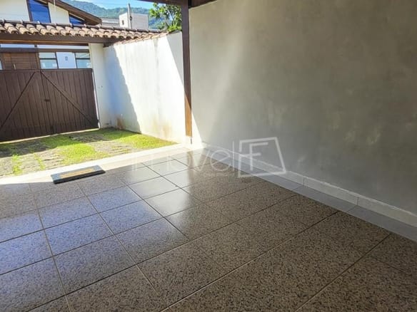 Casa à venda em Ubatuba no Condomínio Salga Lagoinha com 3 quartos e 250m²