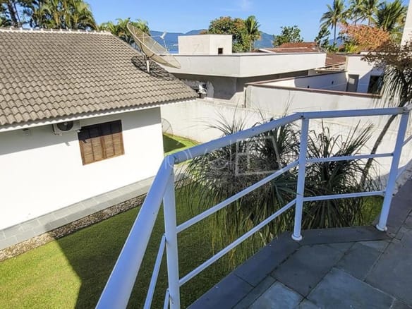Casa à venda em Ubatuba no Condomínio Salga Lagoinha com 3 quartos e 250m²