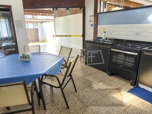 Casa à venda em Ubatuba no Condomínio Salga Lagoinha com 3 quartos e 250m²