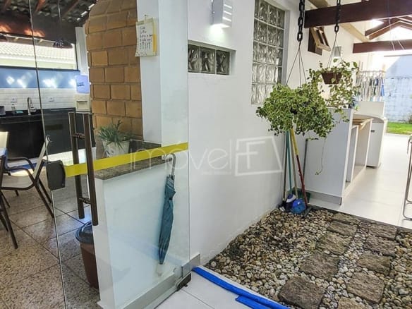 Casa à venda em Ubatuba no Condomínio Salga Lagoinha com 3 quartos e 250m²