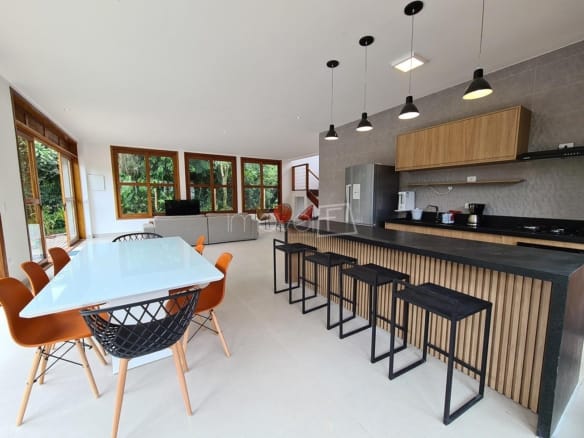 Casa para Venda com 4 quartos, em PRAIA DE ITAMAMBUCA com 273m²