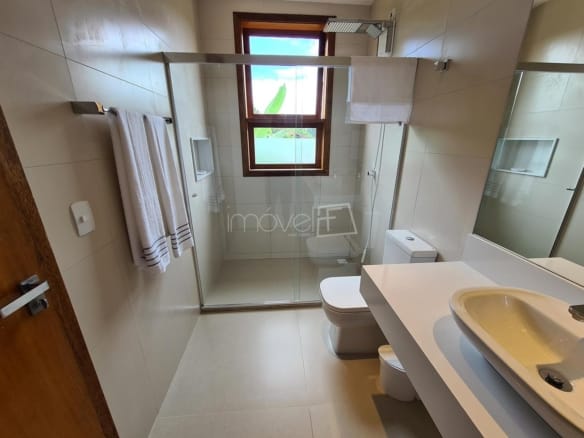 Casa para Venda com 4 quartos, em PRAIA DE ITAMAMBUCA com 273m²