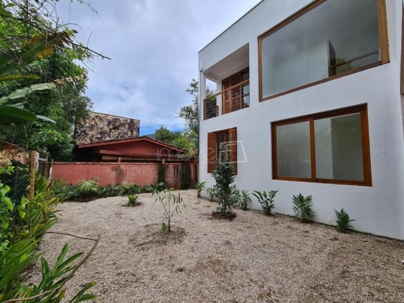 Casa para Venda com 4 quartos, em PRAIA DE ITAMAMBUCA com 273m²
