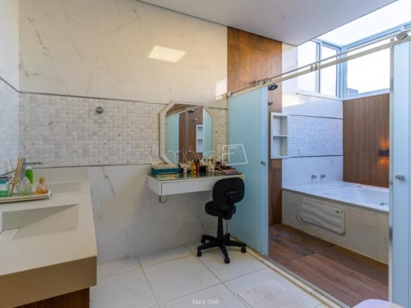 Casa de Condomínio para Venda com 3 quartos, em Terras de Santa Teresa com 313m²