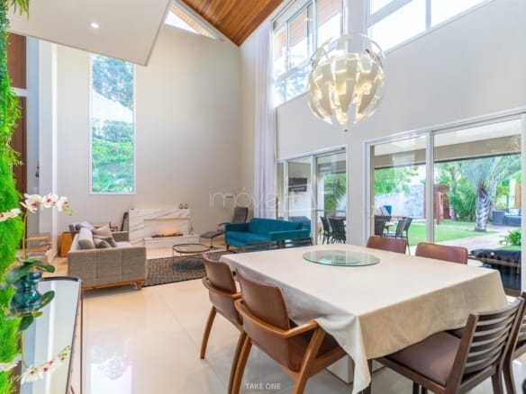 Casa de Condomínio para Venda com 3 quartos, em Terras de Santa Teresa com 313m²