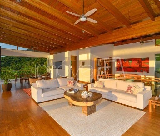 Casa no Condomínio Arrozal com 05 suítes, Siriúba em Ilhabela com 636m²