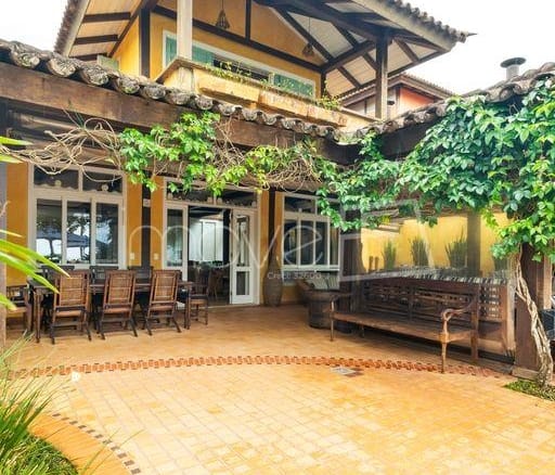 Casa de Condomínio para Venda com 6 quartos, em Camburi com 600m²
