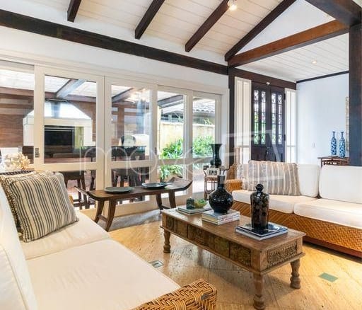 Casa de Condomínio para Venda com 6 quartos, em Camburi com 600m²