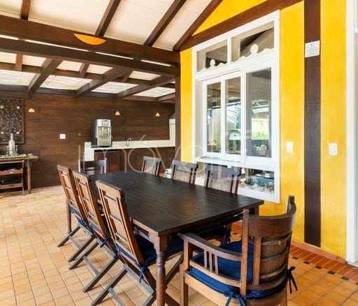 Casa de Condomínio para Venda com 6 quartos, em Camburi com 600m²